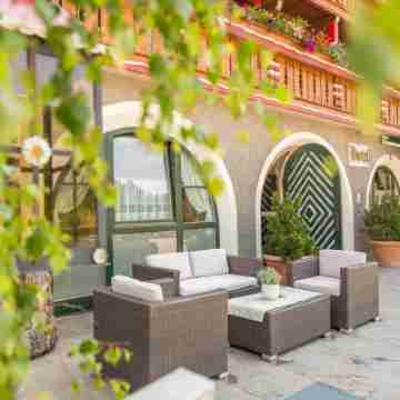 Hotel Edelweiss Hotel Exterior