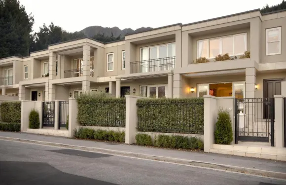 皇后鎮海濱大道 - 住南酒店