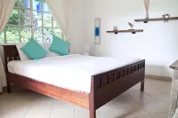 더 비치 하우스