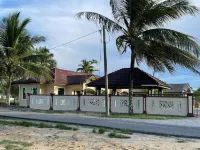 Faris's Homestay & Resort Hotels in Kampung Raja