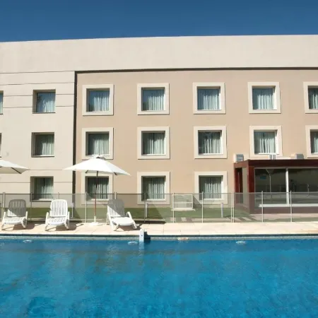 Howard Johnson Rio Cuarto Hotel y Casino Отели в г. Рио-Куарто