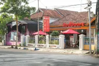 RedDoorz Plus @ Alun Alun Nganjuk Hotel a Nganjuk Sub-District