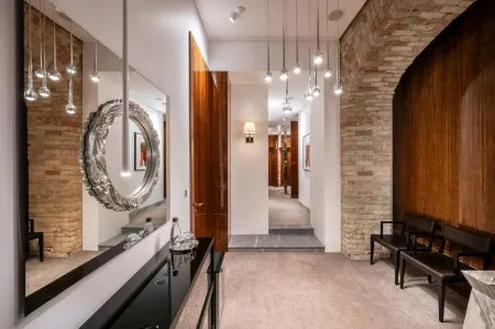 The Joseph Отели рядом с достопримечательностью «404»