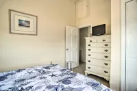 2 Decks + Beach Access: Oceanfront Getaway!