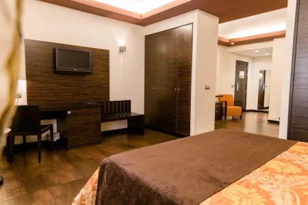 Hospedium Hotel Los Periquitos Отели в г. Arneva