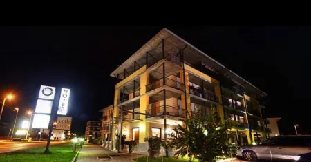 Agorà Hotel Отели в г. Момбаруццо