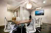 Global Luxury Suites East Boston