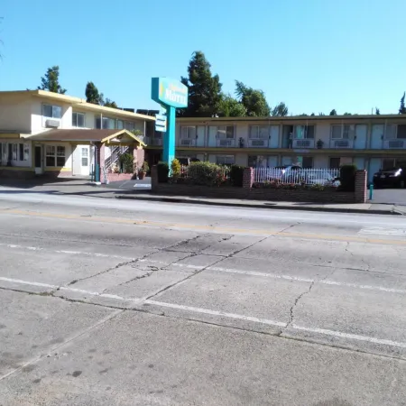 Highlander Motel