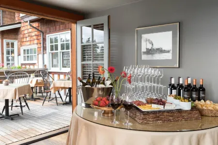 La Conner Channel Lodge Отели рядом с достопримечательностью «Роозенгаард»