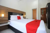 RedDoorz Near Adisucipto Airport 3 Hotels in Kalasan