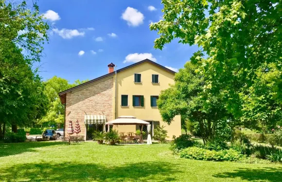 維奇奧費恩尼爾酒店