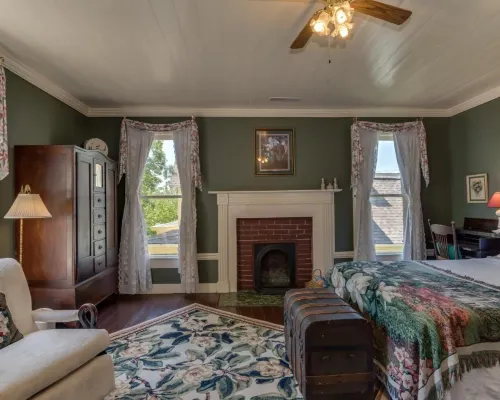 Carrier Houses Bed & Breakfast Hotels in Rutherford County