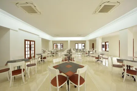 Khas Ombilin Hotel Отели рядом с достопримечательностью «NUSA INDAH playkids»