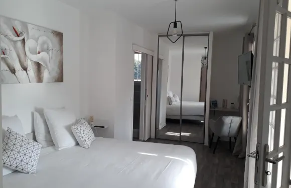 卡斯特聖安妮酒店