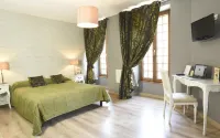 Logis Hôtel-Restaurant le Relais Hotels in Châteauneuf-de-Galaure