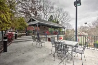 Hot Tub and Private Deck Rustic Pigeon Forge Cabin