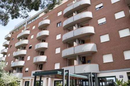 Hotel Palace 2000 Отели в г. Помеция