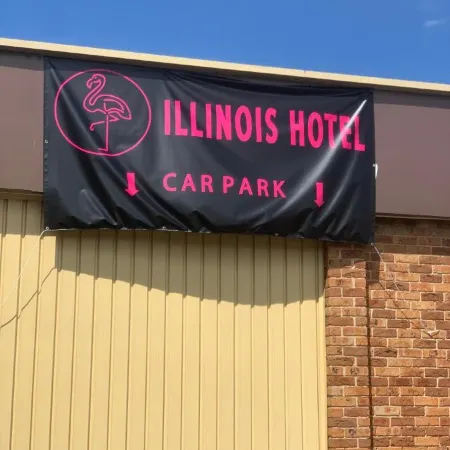 Illinois Hotel Отели рядом с достопримечательностью «Стадион «Ляйххардт Овал»»