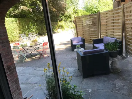 Le Pigeonnier, Maison d'hôtes et Spa Отели рядом с достопримечательностью «IESEG School Of Management»