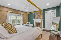 Space Cowboy - Huge Yard, Firepit, Close2Downtown - Bungalows