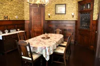 The Kings Throne Inn and Guest House Hotels in Toledo