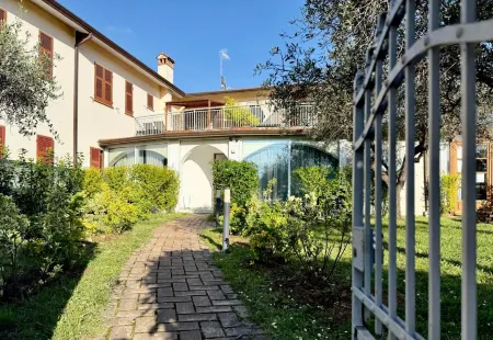 Abitatt Отели в г. Масса-Каррара