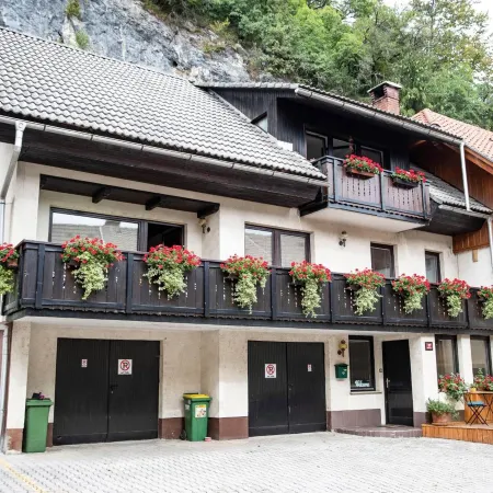 Castle Way Apartments Tamy