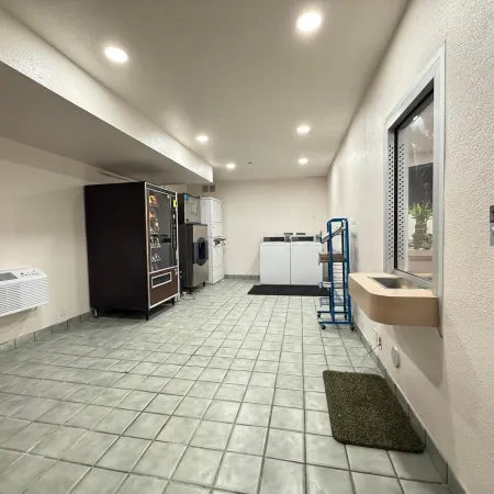 Shasta Vista Inn & Suites