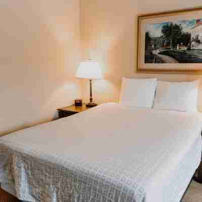 Carriage House Country Club Rooms