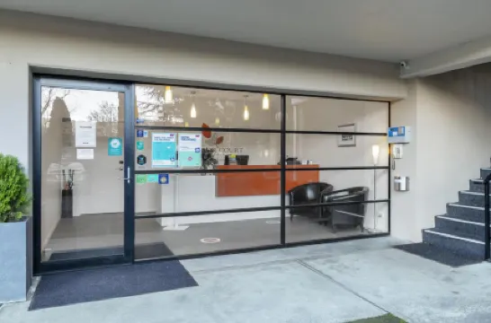 Grosvenor Court Apartments Отели рядом с достопримечательностью «Long Beach»