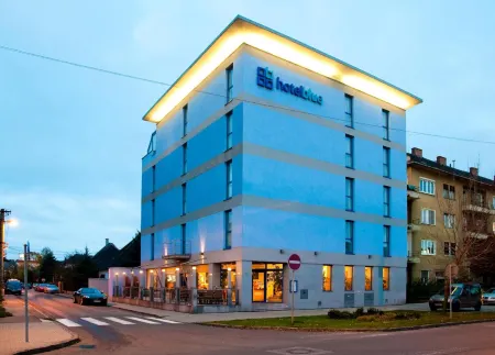 Hotel Blue Bratislava Отели рядом с достопримечательностью «Словнафт Арена»