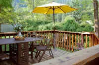 Coho Cottages Hotels in Willow Creek