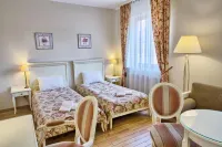 Villa Estera - Hotel & Restauracja Hôtels à : Pruszkow