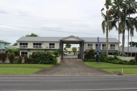 Barrier Reef Motel Innisfail Отели в г. Иннисфейл