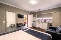 Akuna Motor Inn and Apartments