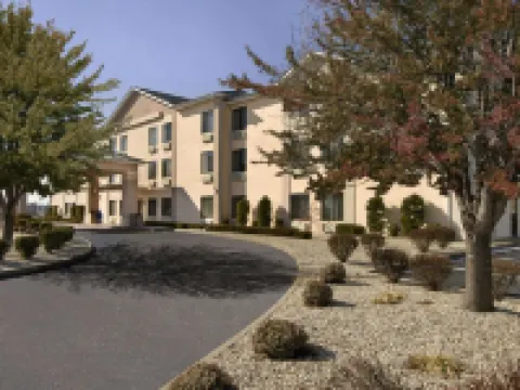 Baymont by Wyndham O'Fallon St. Louis Area Hotels in O'Fallon