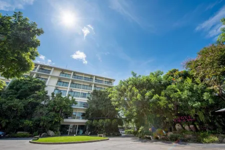 Porestva Hotel Bang Phra Отели рядом с достопримечательностью «Golden Triangle Museum Pattaya»