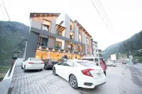 Mount Feast Hotel Naran - parking