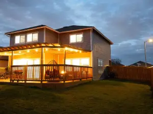 Cozy Home - Self Check-in w/Spacious Deck