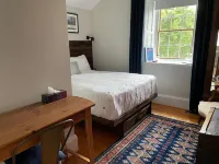Harlem Stonegate B&B Hotels in Rideau Lakes