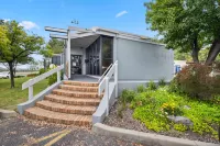 Sundown Villas Hotels in Fyshwick