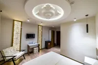 Khans Palace Hotel Отели в г. 