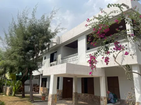 Omanye Lodge Отели рядом с достопримечательностью «BHL»