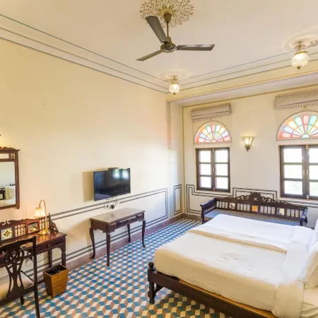 Grand Uniara A Heritage Hotel Отели рядом с достопримечательностью «Лекционный зал Birla Auditorium»