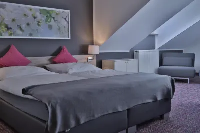 Ilvericher Hof Hotels in der Nähe von Elektrothek Osterath