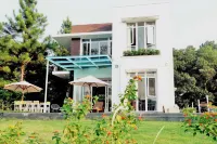 Happy Villa Owner