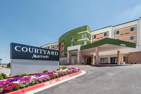 Courtyard Ardmore Отели в г. Ардмор