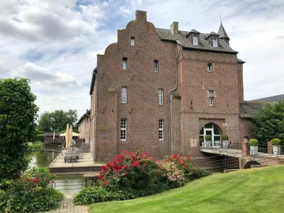 Burg Obbendorf Hotels near Bruckenkopf-Park