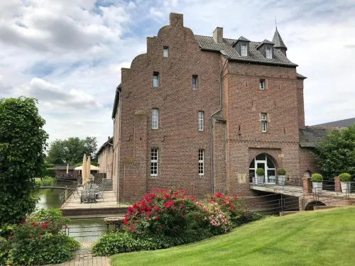 Burg Obbendorf Hotels in Julich