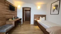 Hotel Reiterhof Altmühlsee - Jörg & Matthias Schwarz GbR Hotels in Gnotzheim
